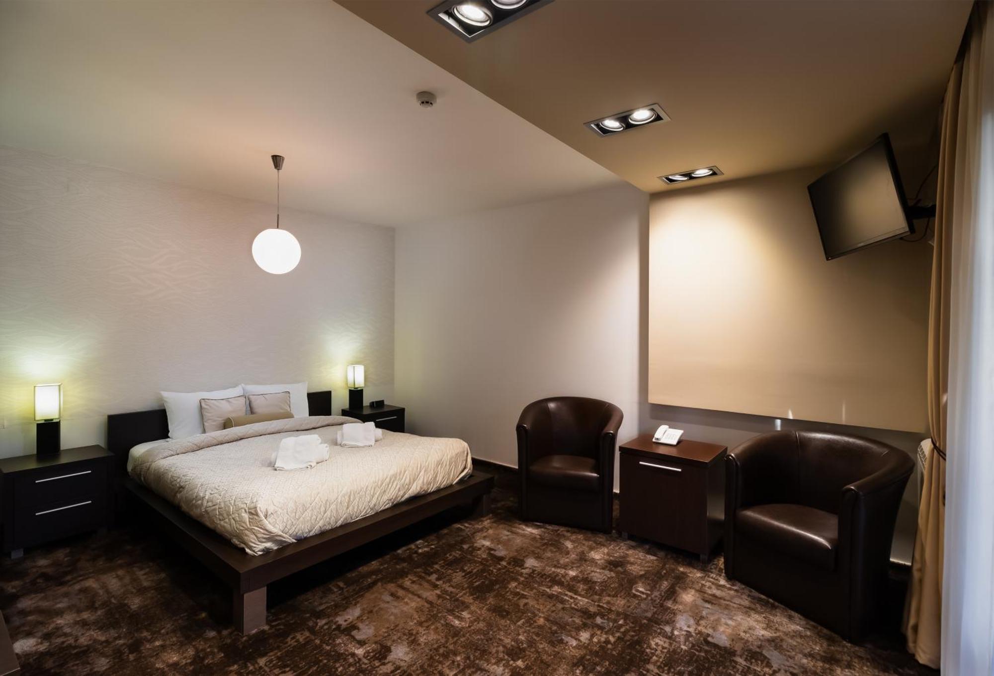 Guest House Panorama Aqualux With Free Parking Novi Sad Zimmer foto